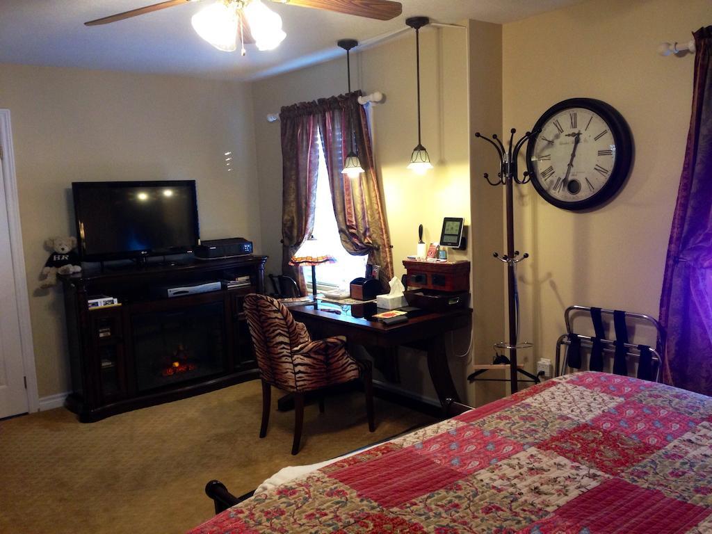 Serenity Ranch Bed & Breakfast Ancaster Kamer foto