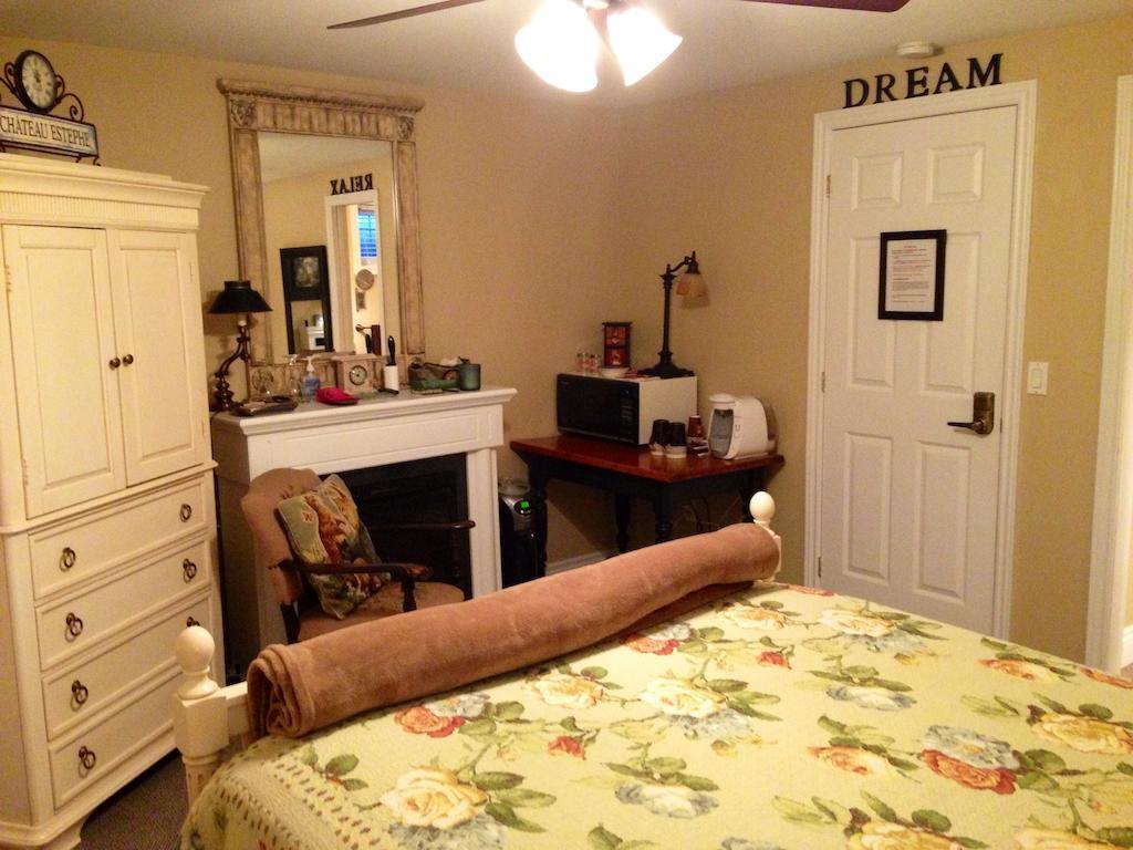 Serenity Ranch Bed & Breakfast Ancaster Kamer foto