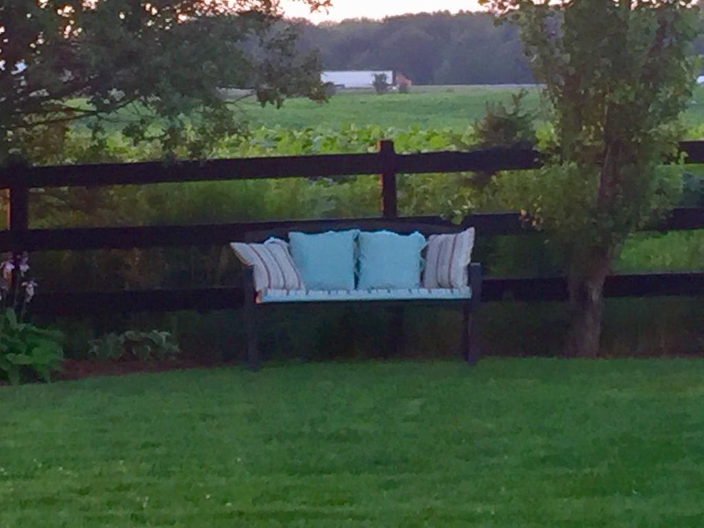 Serenity Ranch Bed & Breakfast Ancaster Buitenkant foto